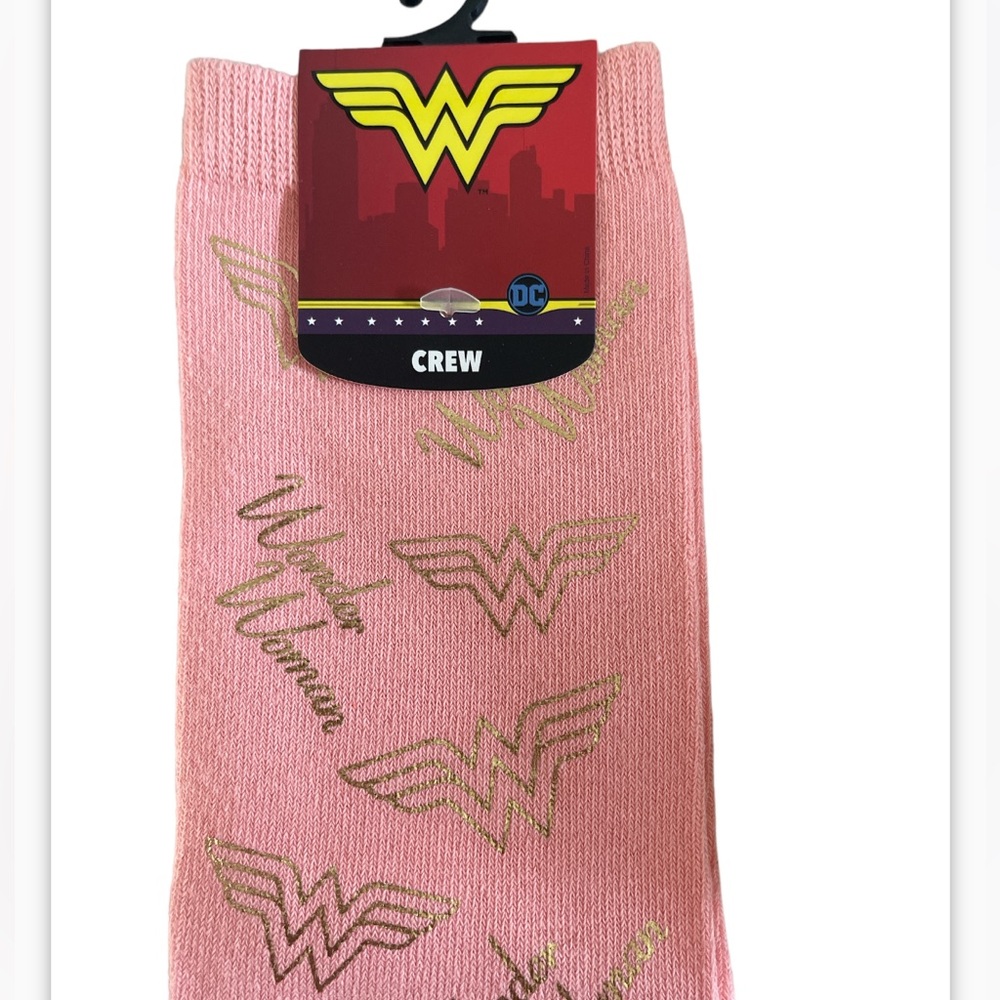 Brand New:Wonder Women bundle-DC WW pink socks, WW Playing Cards & SDCC WW 2018 - Picture 5 of 9